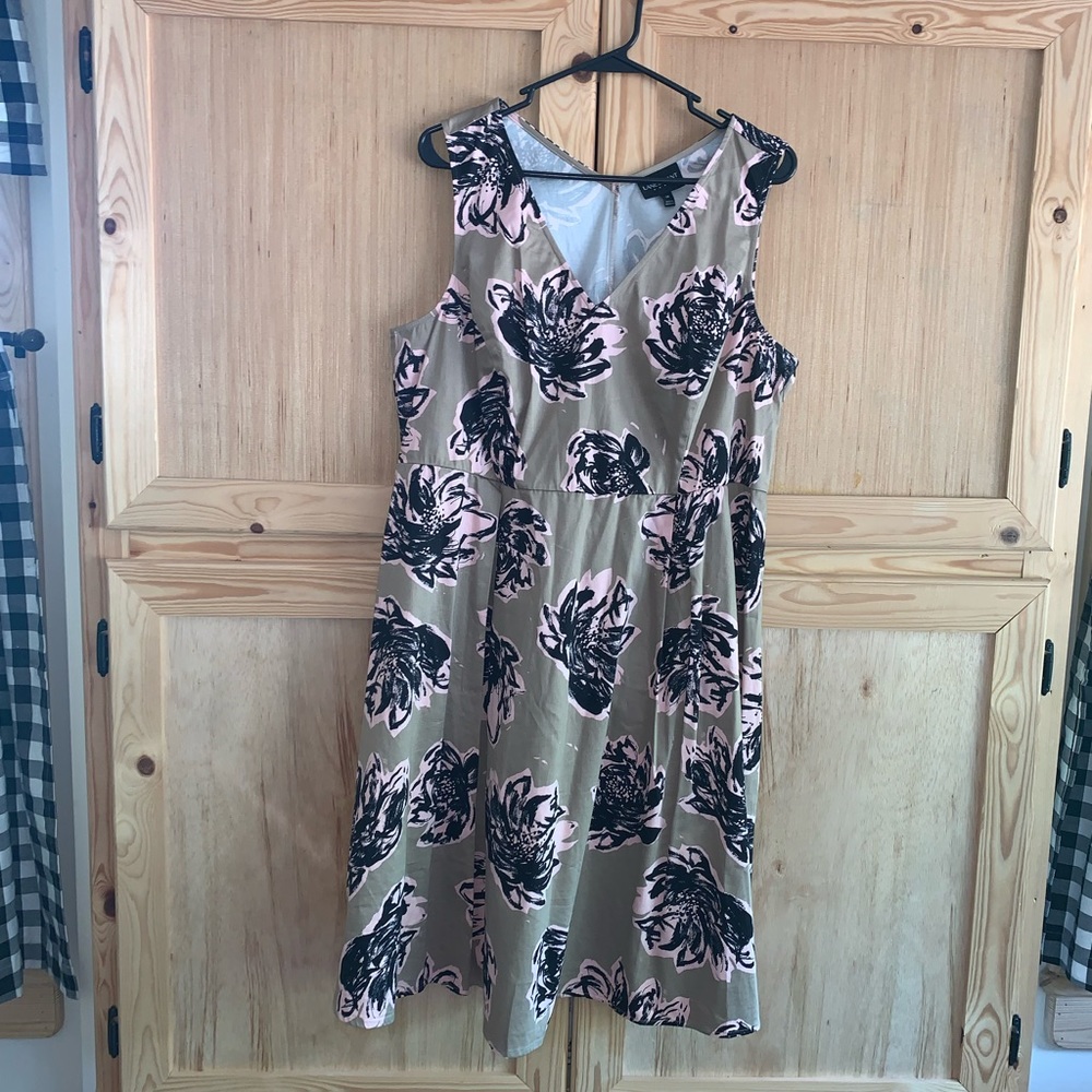 Lane Bryant tan/pink floral v-neck modest jumper dress size 18